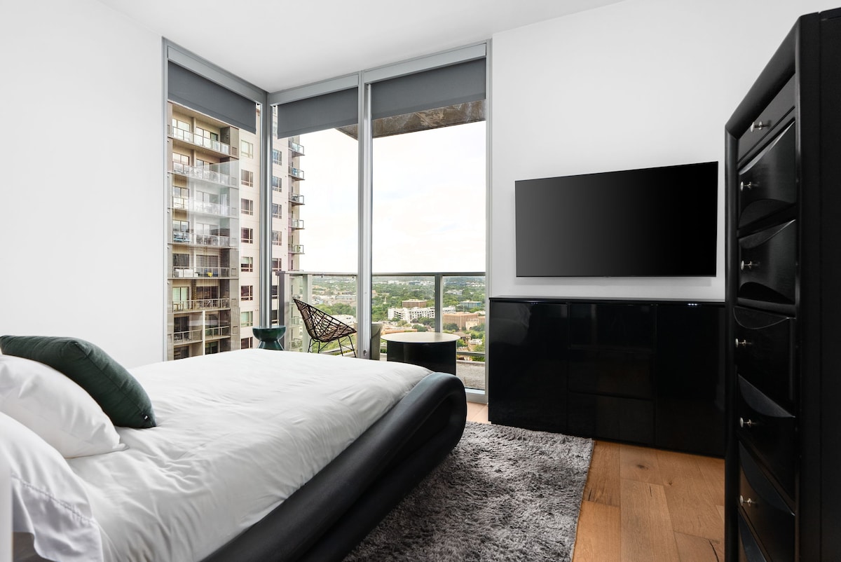 2BD Luxury Condo | Water Views | Pool | Rainey St