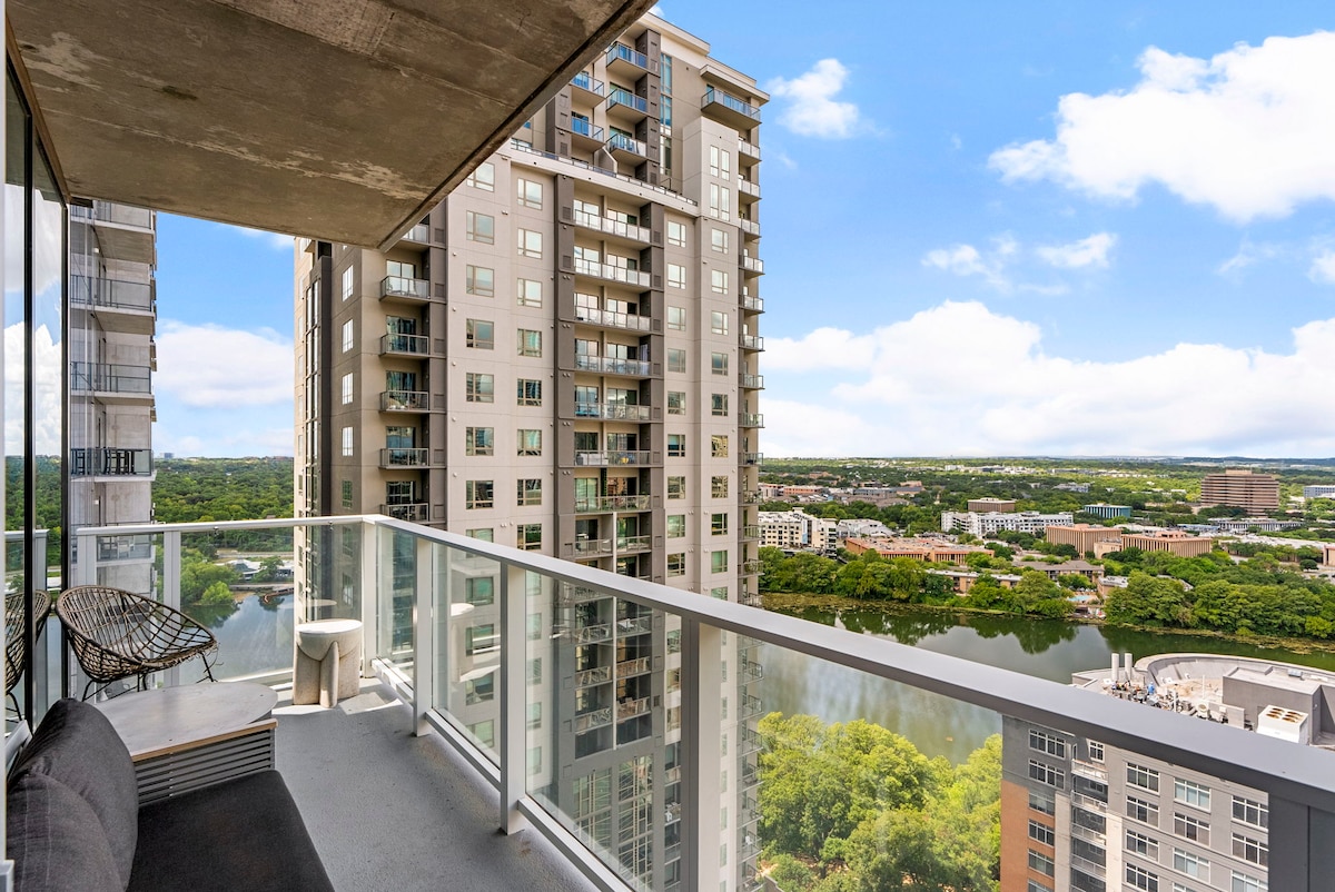 2BD Luxury Condo | Water Views | Pool | Rainey St