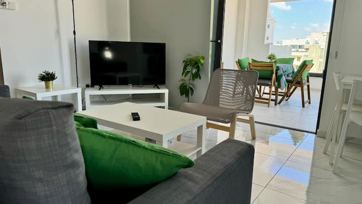 Modern Retreat In Makenzy Beach - 라르나카