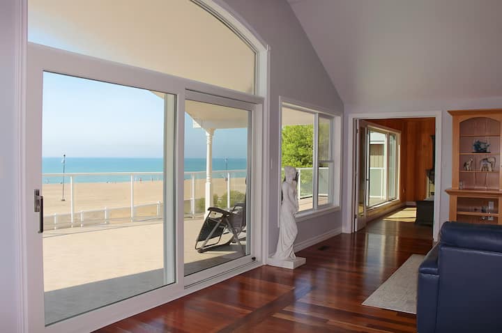 Shoreline Palace -Upper Unit-beachfront 3bed 2bath - Port Franks