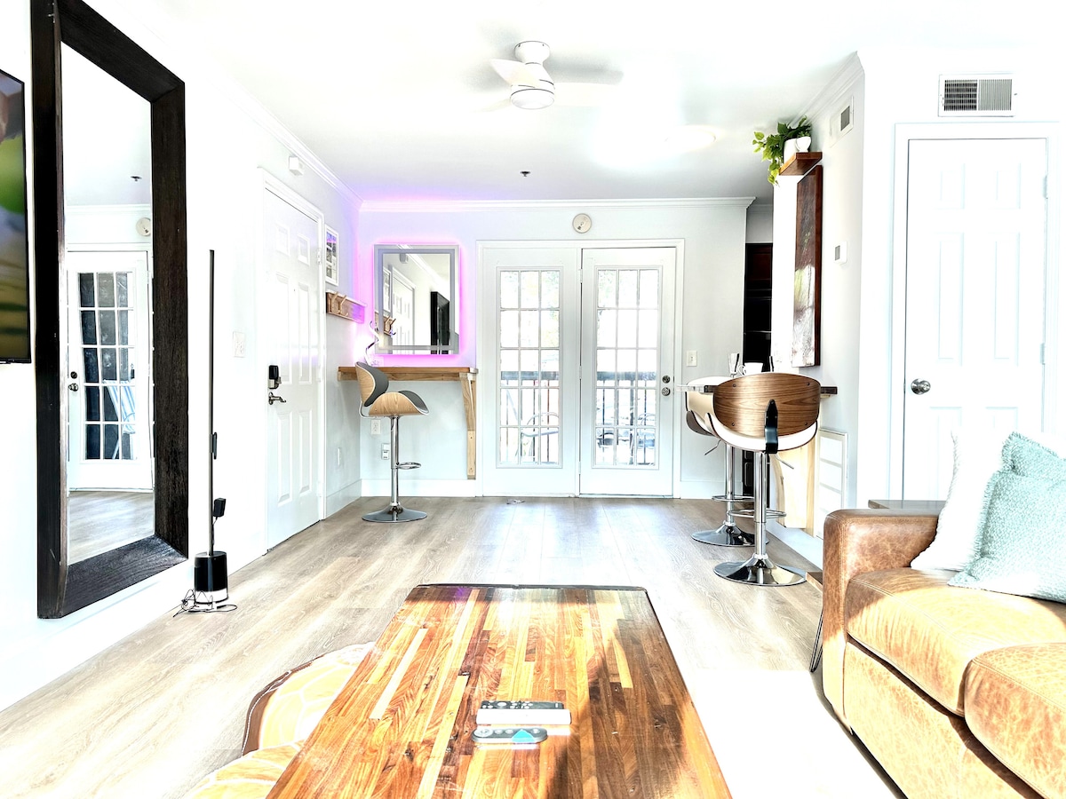 Little Zen Studio Apt. Downtown - Walk to Broadway - Condominiums