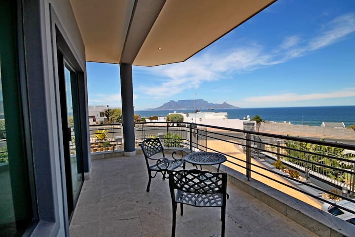 Luxury Villa with Sea and Table Mountain Views 5BR
