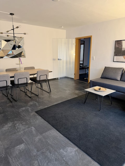Leistungsstarkes Airbnb: 90m² I Central I Free Parking I WiFi I in Region Hannover