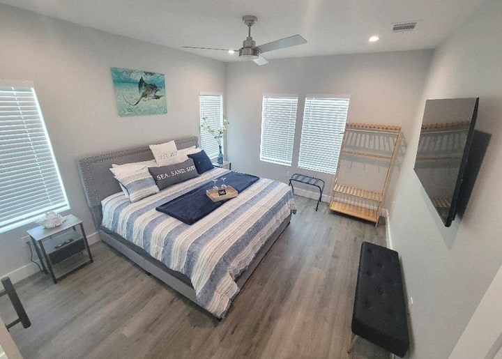 King Size, Smart TV, Sitting Bench, Luggage Rack & Hanging Rack - Master bedroom 