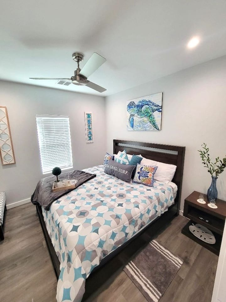 King Bed - Turtle Room