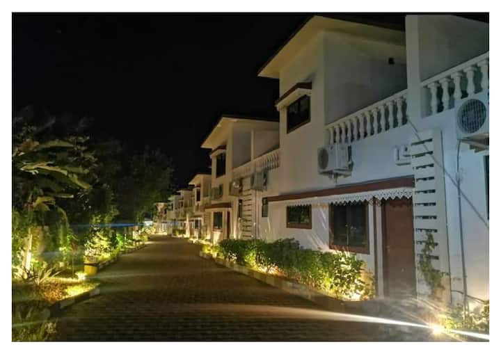 Exterior image 3
