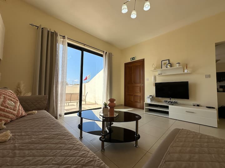 Radiant 2bed Penthouse Mellieha! - Malta