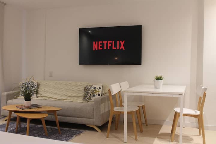 Exclusivo Apartamento Con Balcón, Poblado. - Medellín