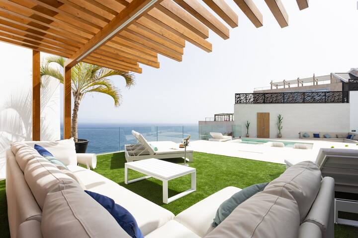 Entire home with 6+ bedrooms in Santa Cruz De Tenerife - Lujo frente al mar piscina climatizada y coche