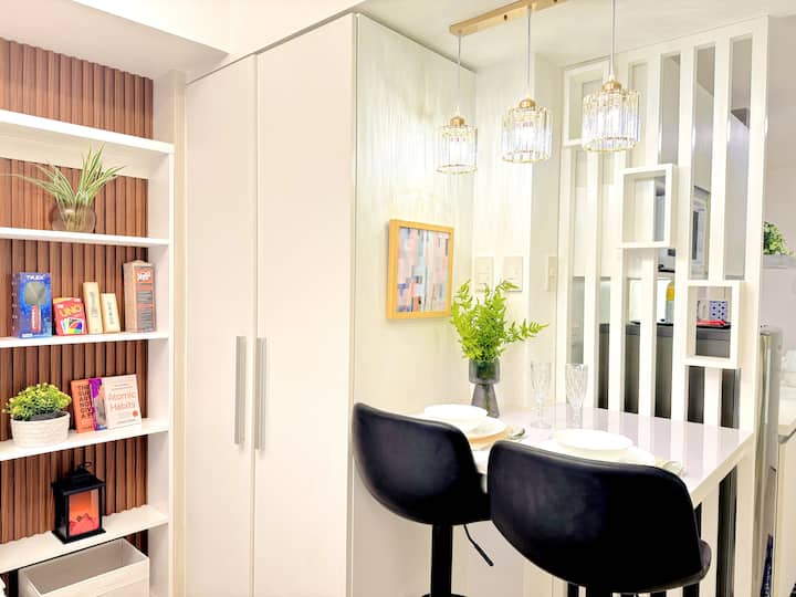 Sleek Modern Studio | Washer | Work Desk | Pet Ok - Bacolor