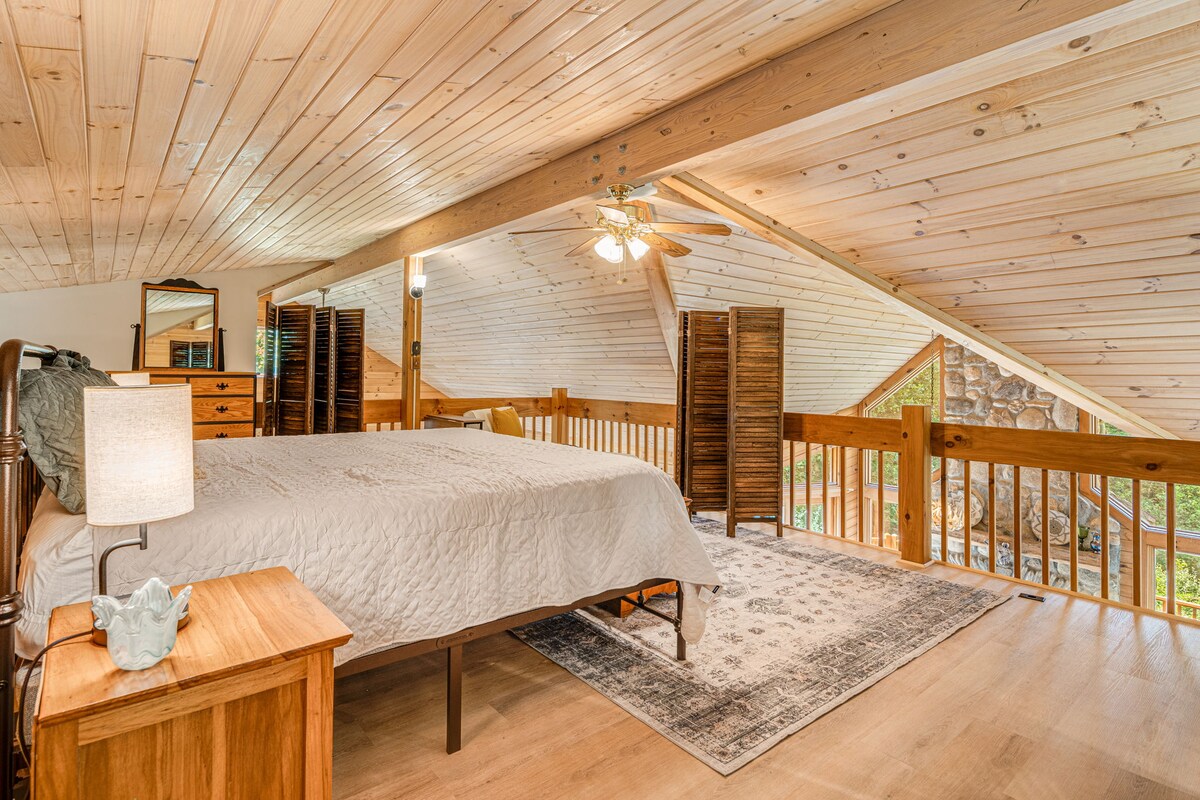 Golden Bluff-Hikers Dream-AT-Hot Tub-Great Views - Cabins for Rent