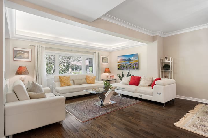 Fantastic 5 bedrooms 4 bath gallery image 2