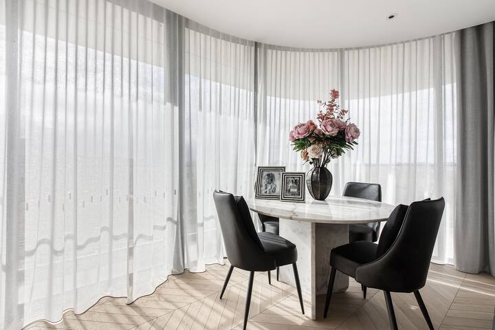 Saint Moritz Luxury in St Kilda gallery image 4