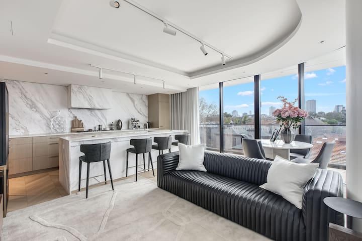 Saint Moritz Luxury in St Kilda