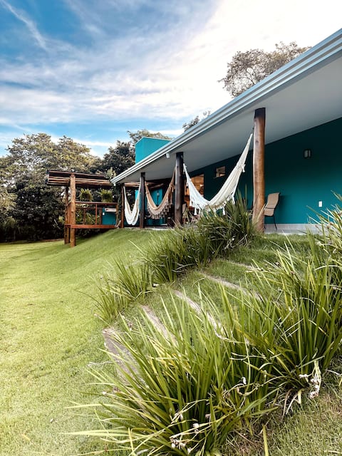 Jatiúca house in Holambra with lake