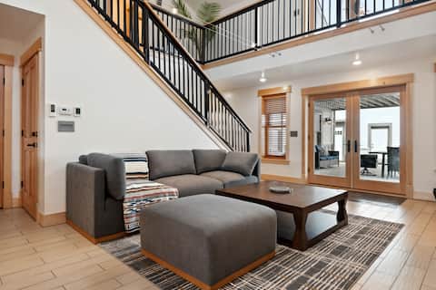 Campus Cove in U-District Indoor POOL