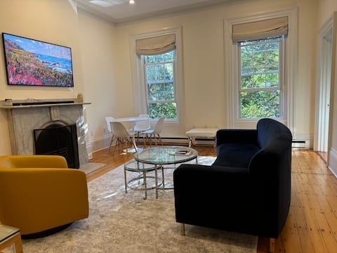 Top Airbnb: 2Bed/2Bath in Brownstone in Historic South End in South End