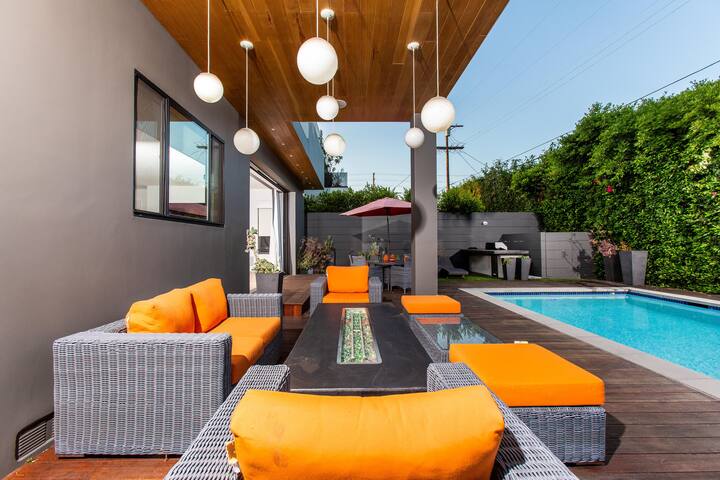Modern Melrose Luxury! Live with the STARS! 5 BDRM gallery image 5