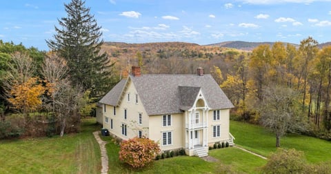 *Jericho Hollow Farm*
5 Minutes to Jiminy Peak