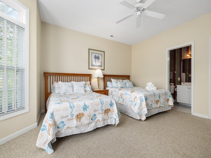 Unwind after an adventure-filled day in your private bedroom with a queen bed and a full bed sleeping up to 3. South Carolina - Family, Golf, Homes, Condos, Private, Pool