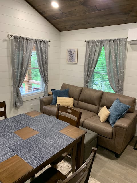 Top Airbnb: Canalside Cabin/Pet Friendly/On snowmobile trail in Utica / Rome