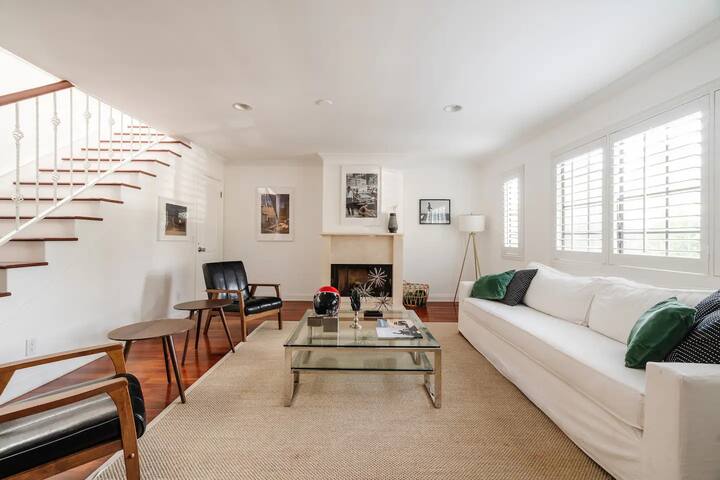 Elegant Coastal Sanctuary gallery image 3