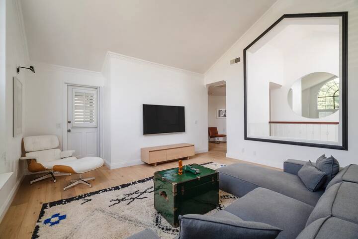 Elegant Coastal Sanctuary gallery image 5