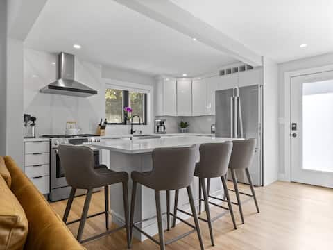 Stunning, New, 2BR Close Boston