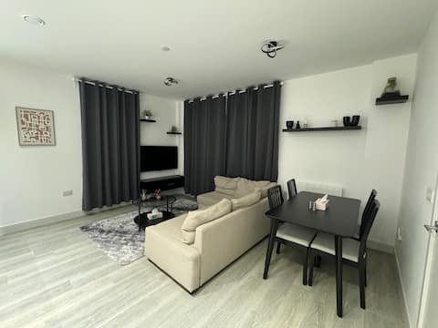Top performing Airbnb: Luxurious and Beautiful Flat in Bracknell Forest