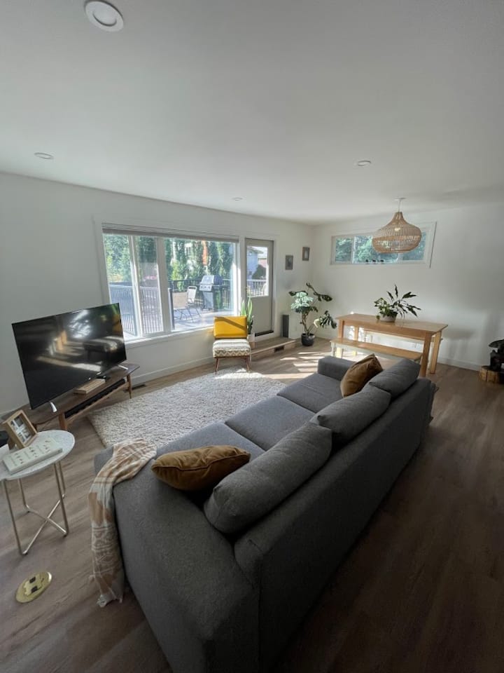 Hot Tub | 4 Bedroom | 2 Living Rooms | 3 Bathrooms - Fernie