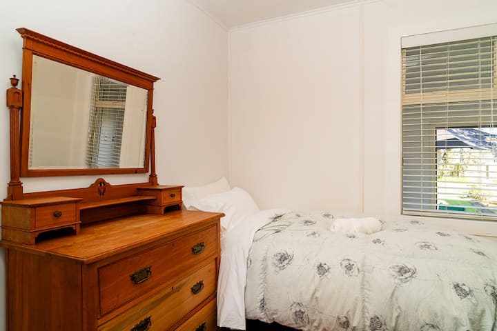 Habitación individual de la casa principal