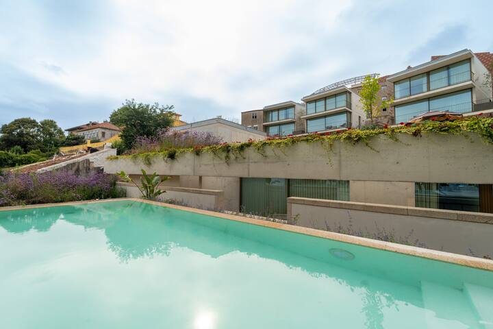 The Aquamarine – Luxury Duplex – Pool + City View gallery image 2