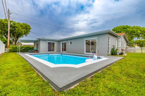 Poolside Serenity: BBQ, Nearby Beach – Book Now!