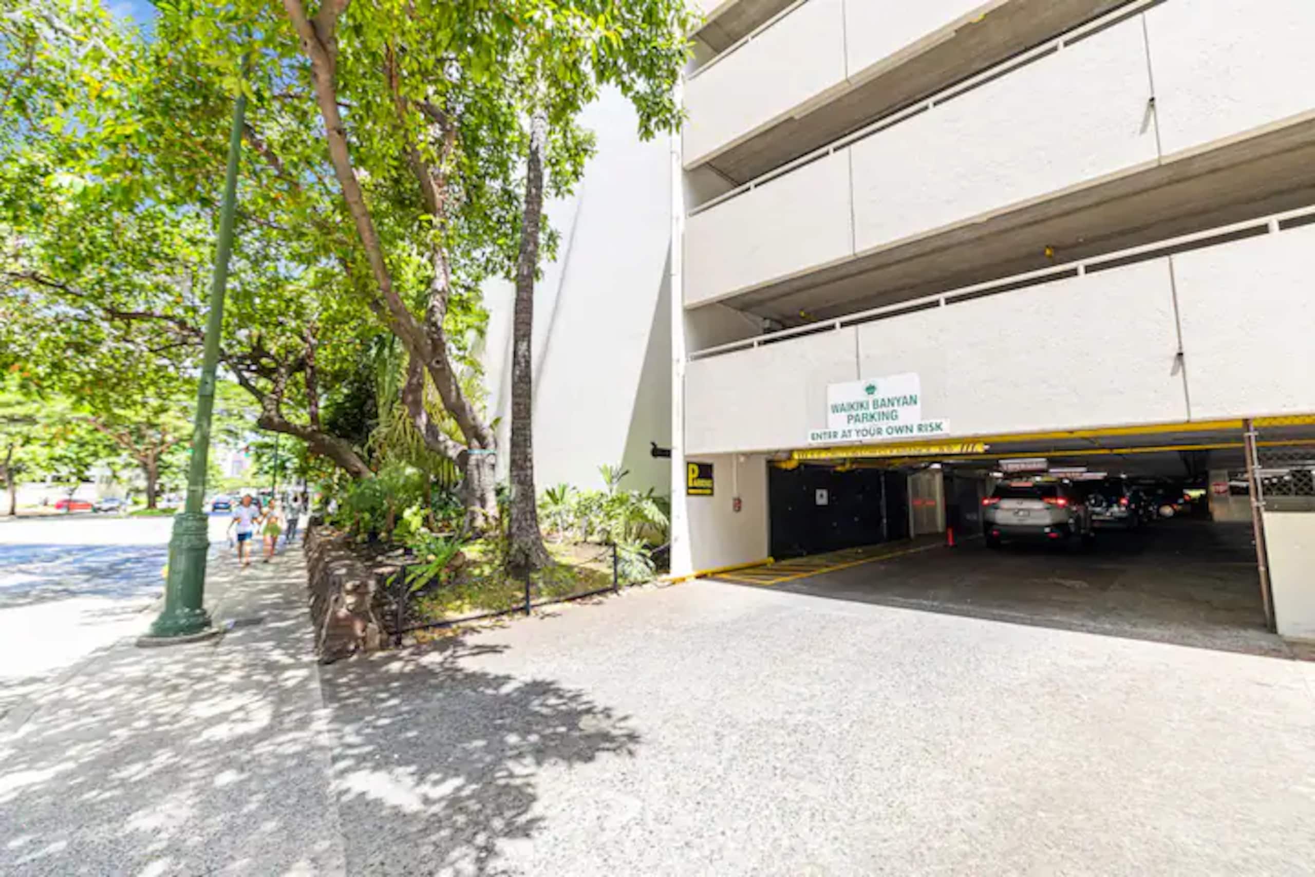 Condo in Honolulu · ★4.67 · 1 bedroom · 3 beds · 1 private bath - Image 39
