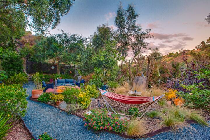 Sherman Oaks Hillside Sanctuary gallery image 4