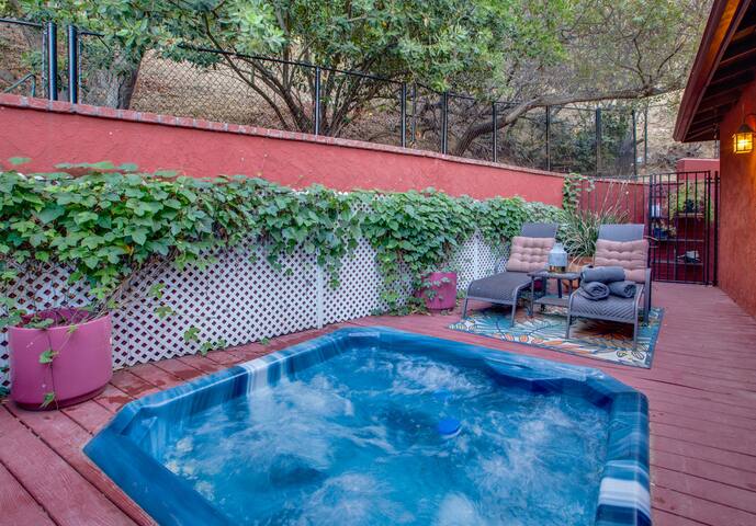 Sherman Oaks Hillside Sanctuary gallery image 3