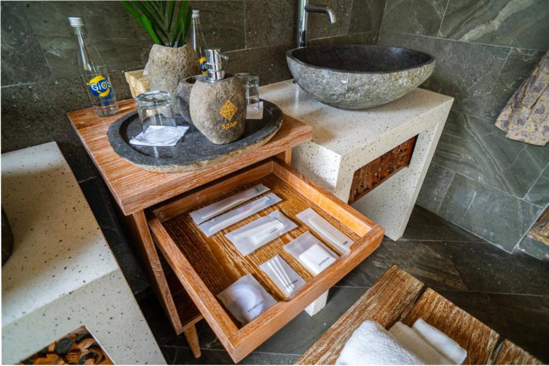Romantic Coastal Hideaway 1 Bedroom Private Villa in Jimbaran 2