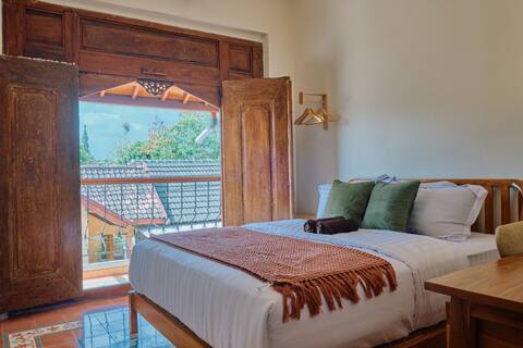 4 BR |Entire House| Pakuwon Mall