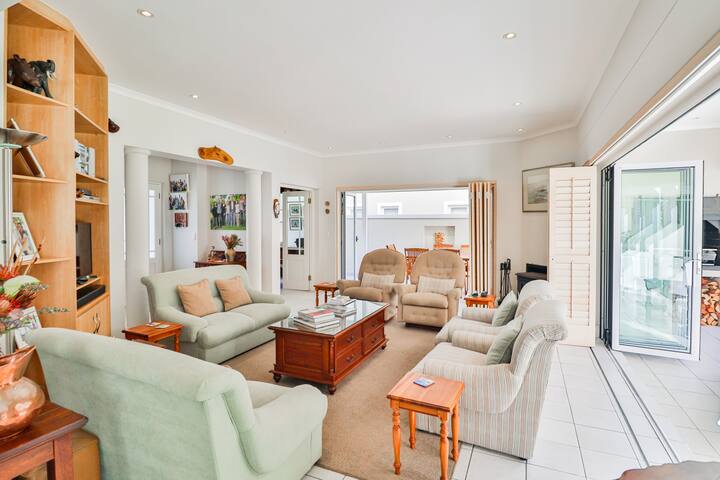 Riverfront Villa - Plettenberg Bay