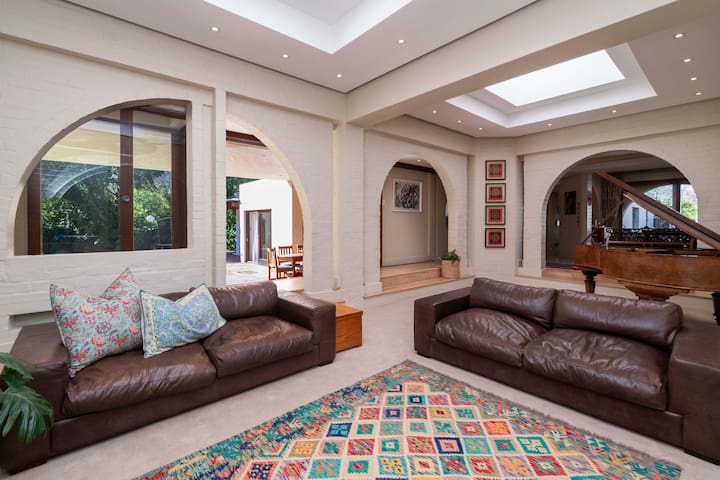 Little Tops: Family Home 4-Beds-Pool-Sauna-Jacuzzi