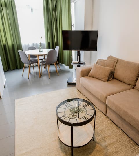 Top performing Airbnb: Central Apartment Wolke 7 in Shkodër