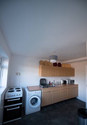 Cozy Flat|Manchester Airport|Sleeps 8|Free Parking gallery image 5