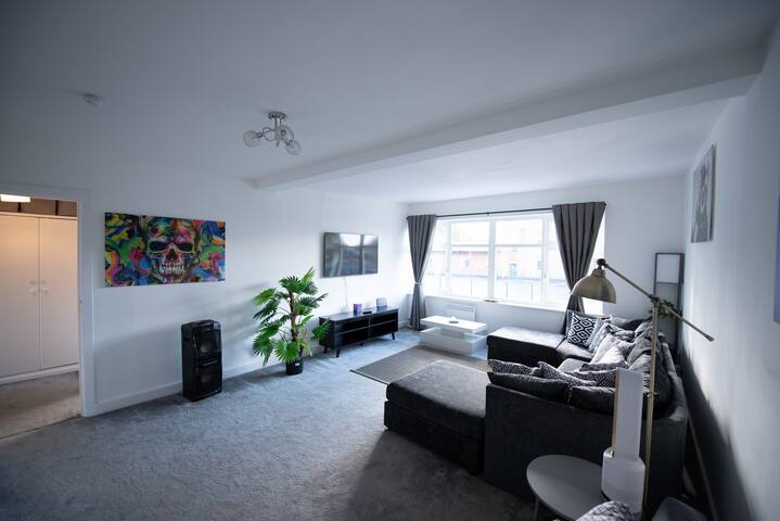 Cozy Flat|Manchester Airport|Sleeps 8|Free Parking gallery image 4