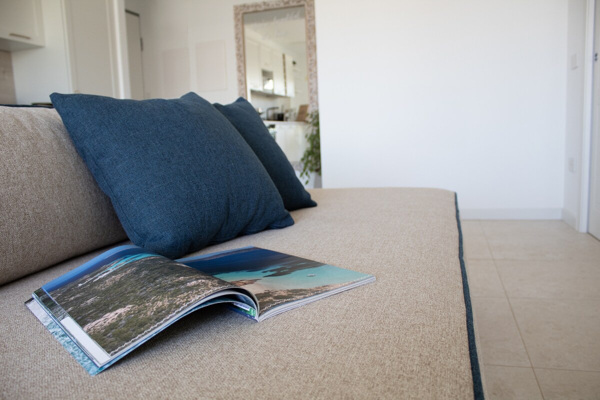Top performing Airbnb: Stay in Style near Beach: Charming Terrace&Parking in Alghero