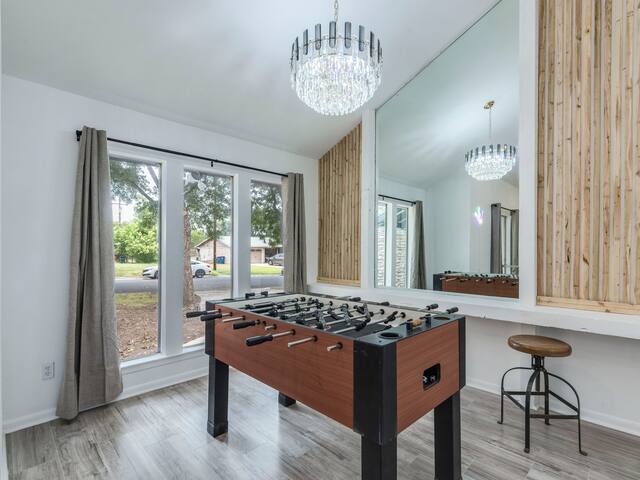 Heated Pool/Spa/MiniGolf home near Downtown/Domain gallery image 5