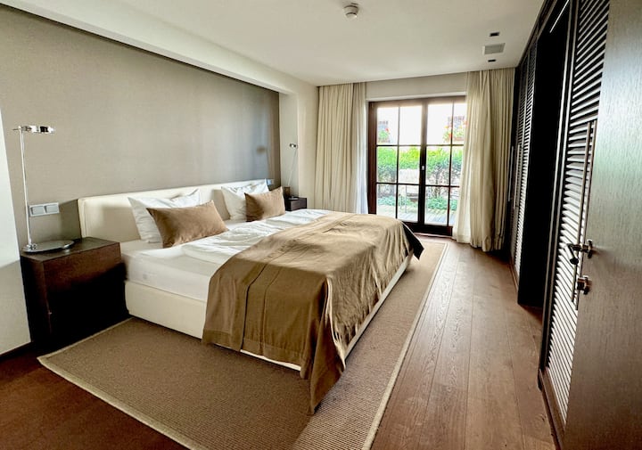 2号卧室配有套内卫生间