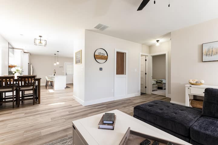 Spacious 4 Br Near Notre Dame - Walk To Campus - Splash Pad, South Bend