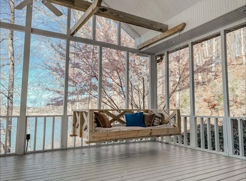 Lakeside 5-bedroom Oasis