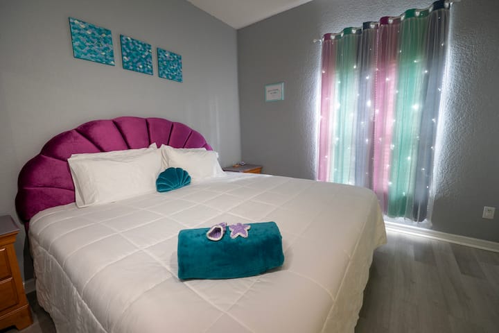 Under the sea, this King bed first floor suite is perfectly located near the front door and kitchen/living space.