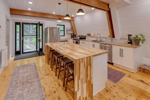 Modern Retreat | EV Charger, Fire Pit & Hiking